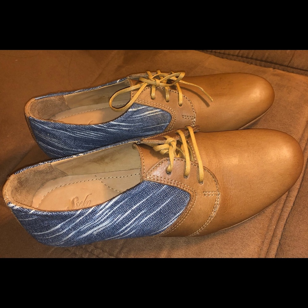 Sseko Caramel Chambray Leather Oxford flats. Never worn. Size 7.